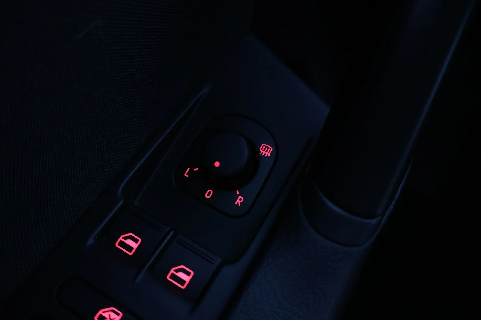 Car Image - 2wQM8zPH1M8Nhjryg4pIwE