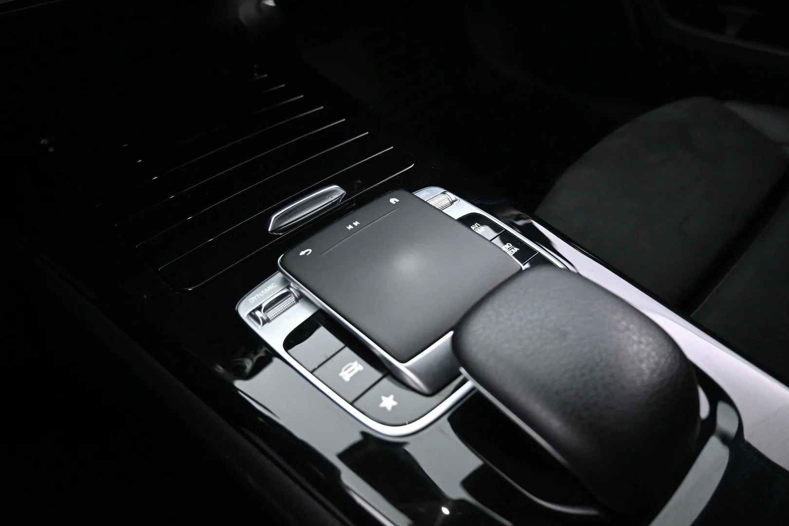 Car Image - 7dwYoAlINHgoCMY7YpTJlS