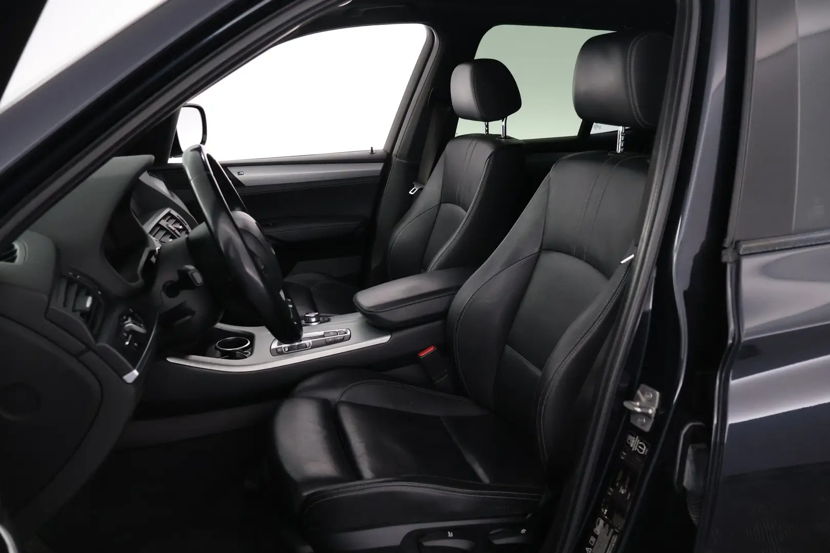 Car Image - bNyL0xdipFiKLkVPgUkjW
