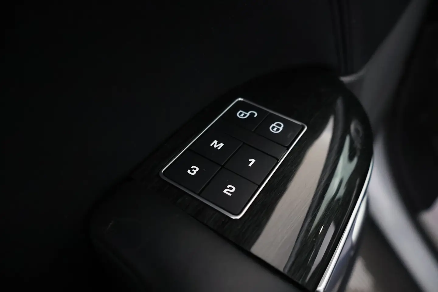 Car Image - 1fV3sgBhdwh82Hho9hR81m