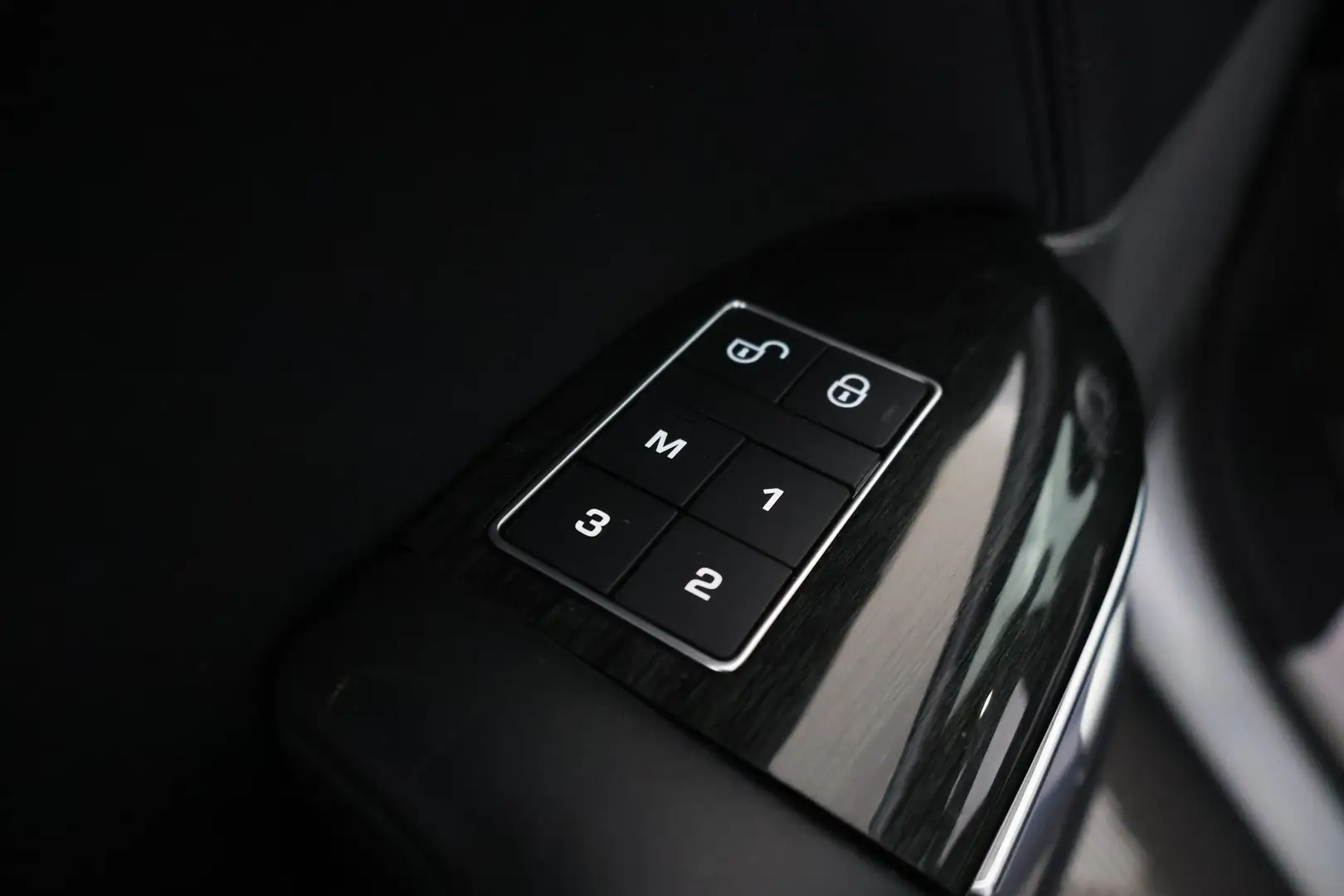 Car Image - 1fV3sgBhdwh82Hho9hR81m