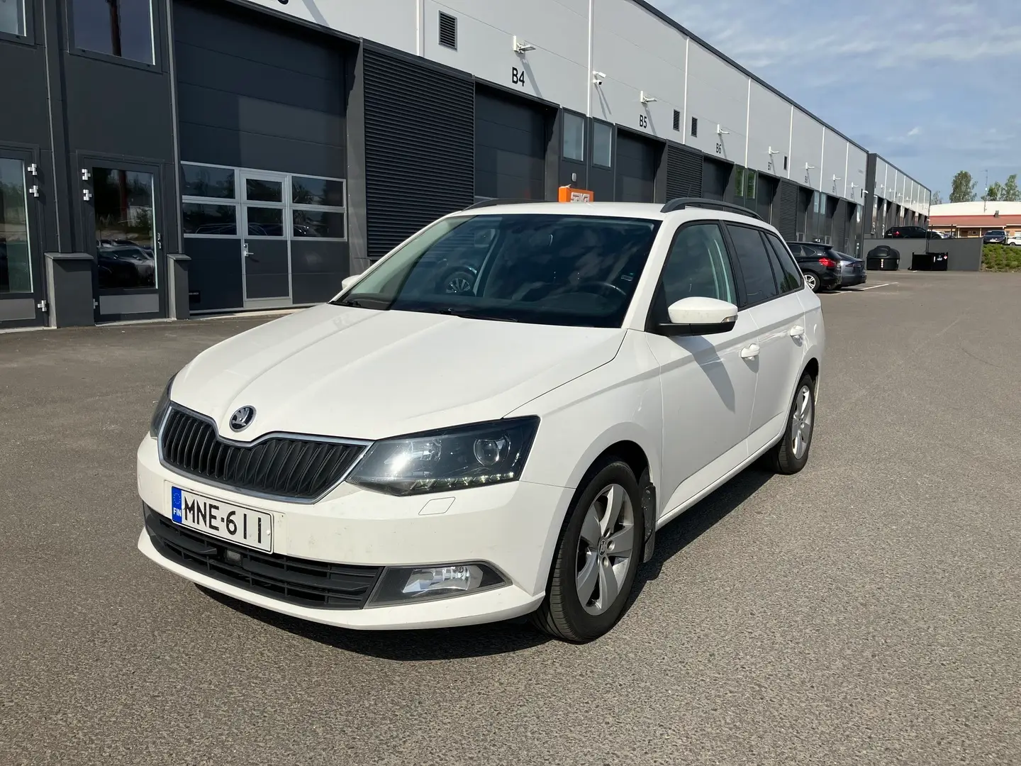 Car Image - 4uIGPJ7GUXjQOdWlKesXcy