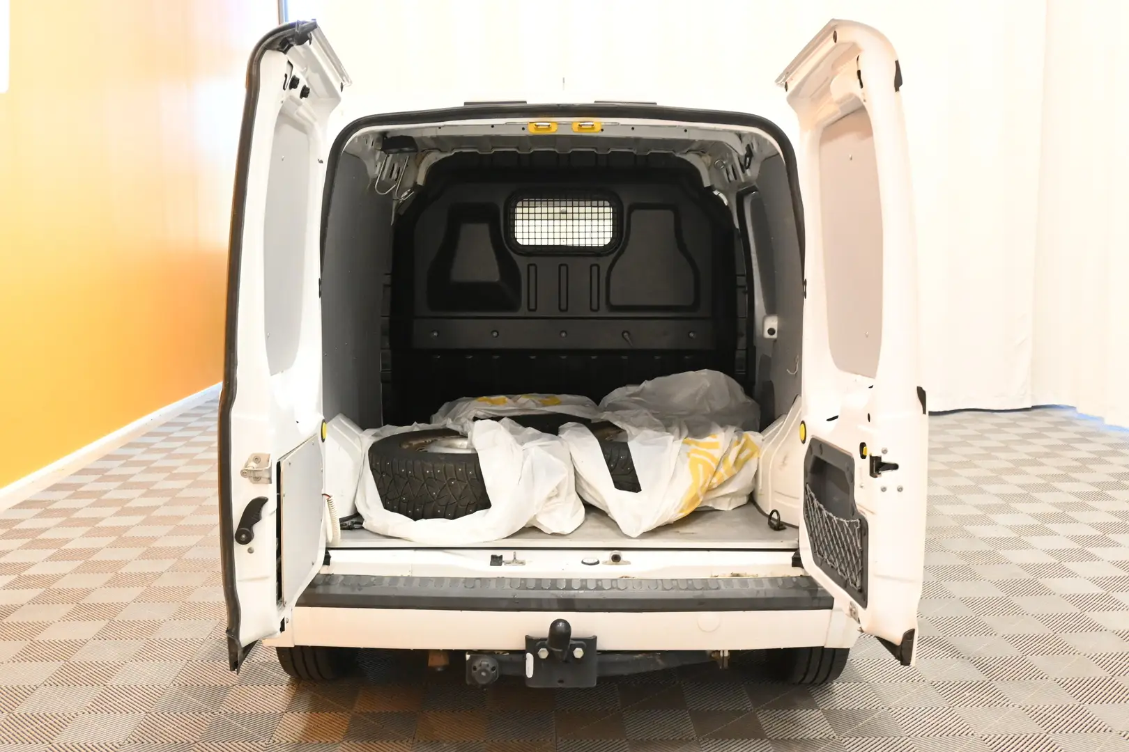 Car Image - 57NhcbujiIYekWr3r7UvJ7
