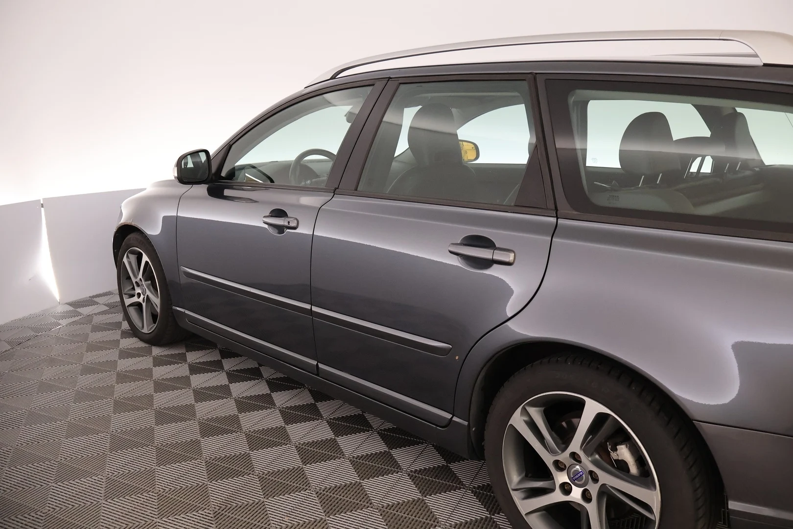 Car Image - 61fzXC22VIRG5Pcg0edMNV