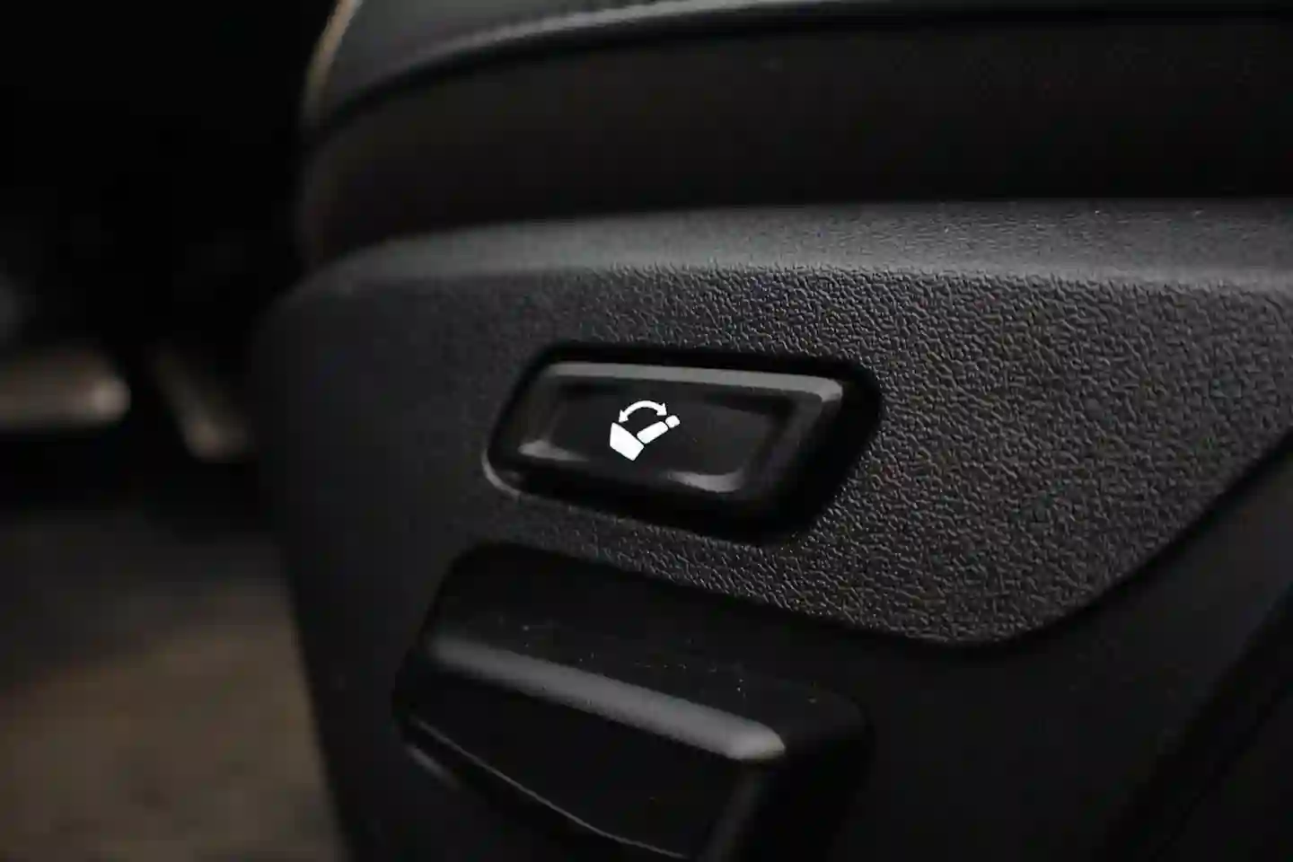 Car Image - 5R1VA3te1jc8C9kHPzs2Bq