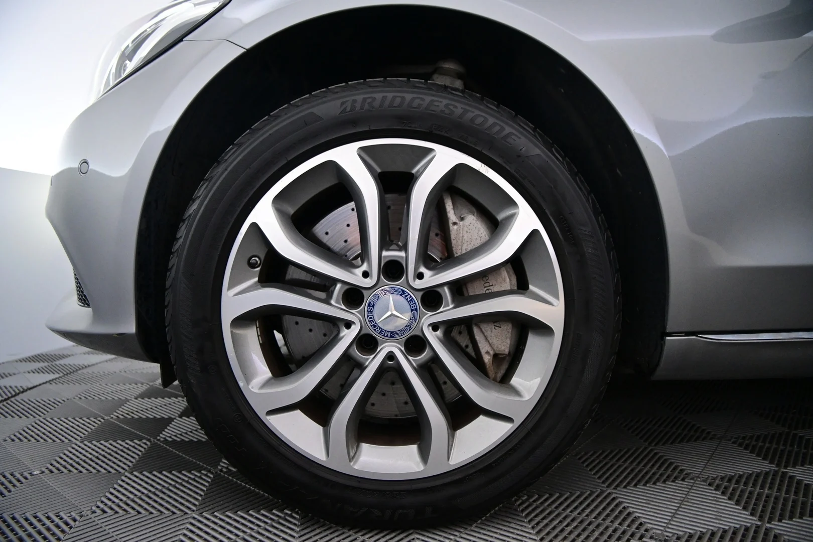 Car Image - 3Q1cmYW1wquo21rty4CEox