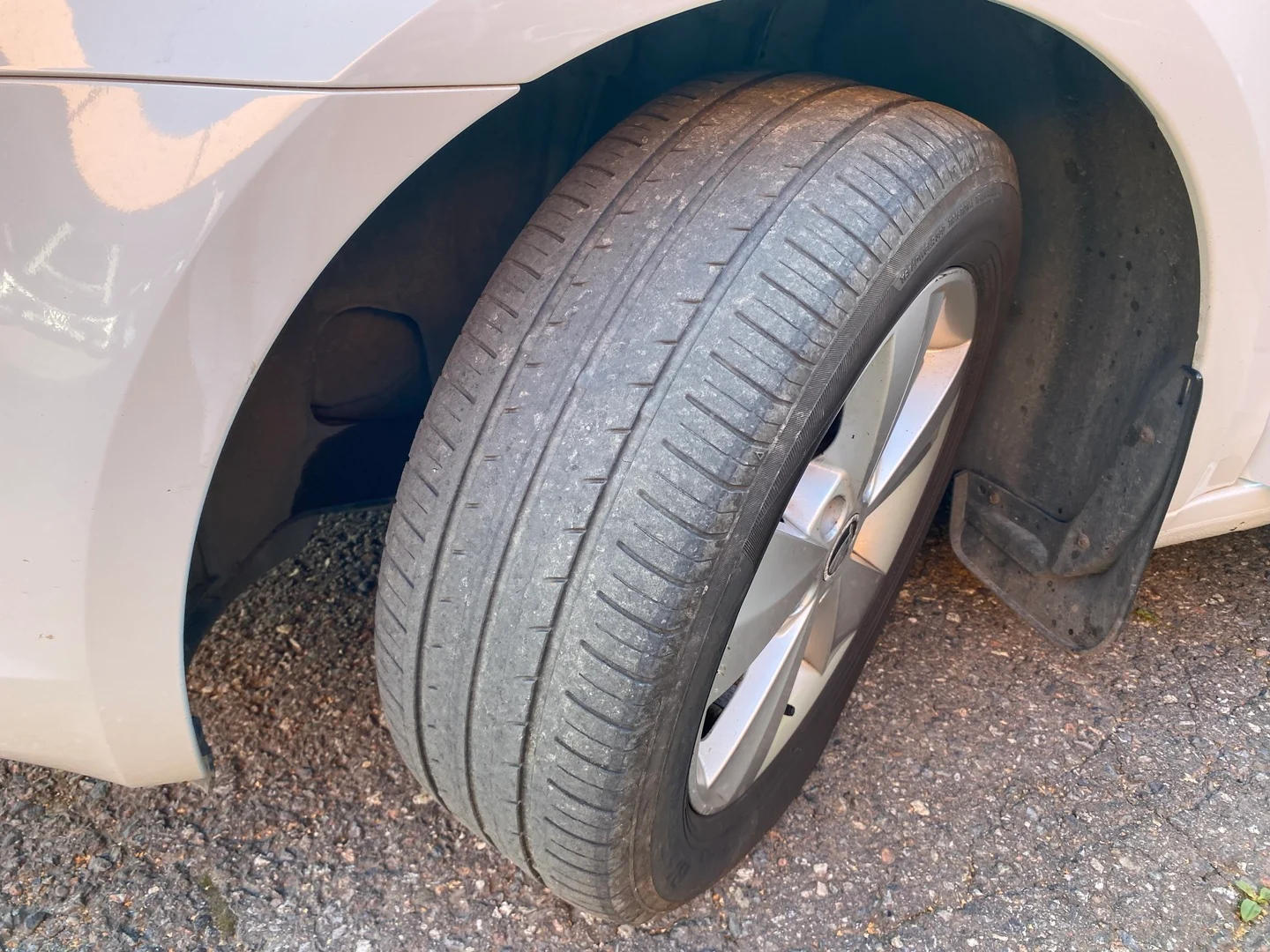 Car Image - 1D1hCris7iIQ37QVWdXhfO