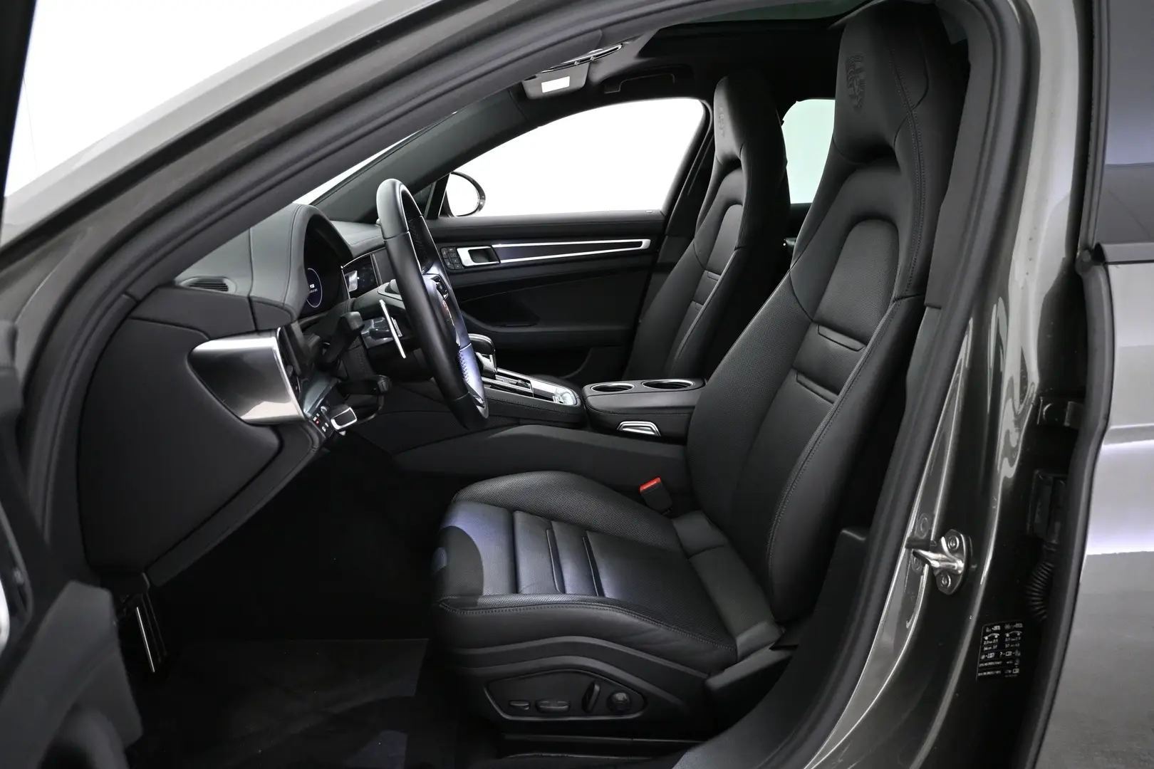 Car Image - 6tqKy0S5IRDZYECjJr0mW9