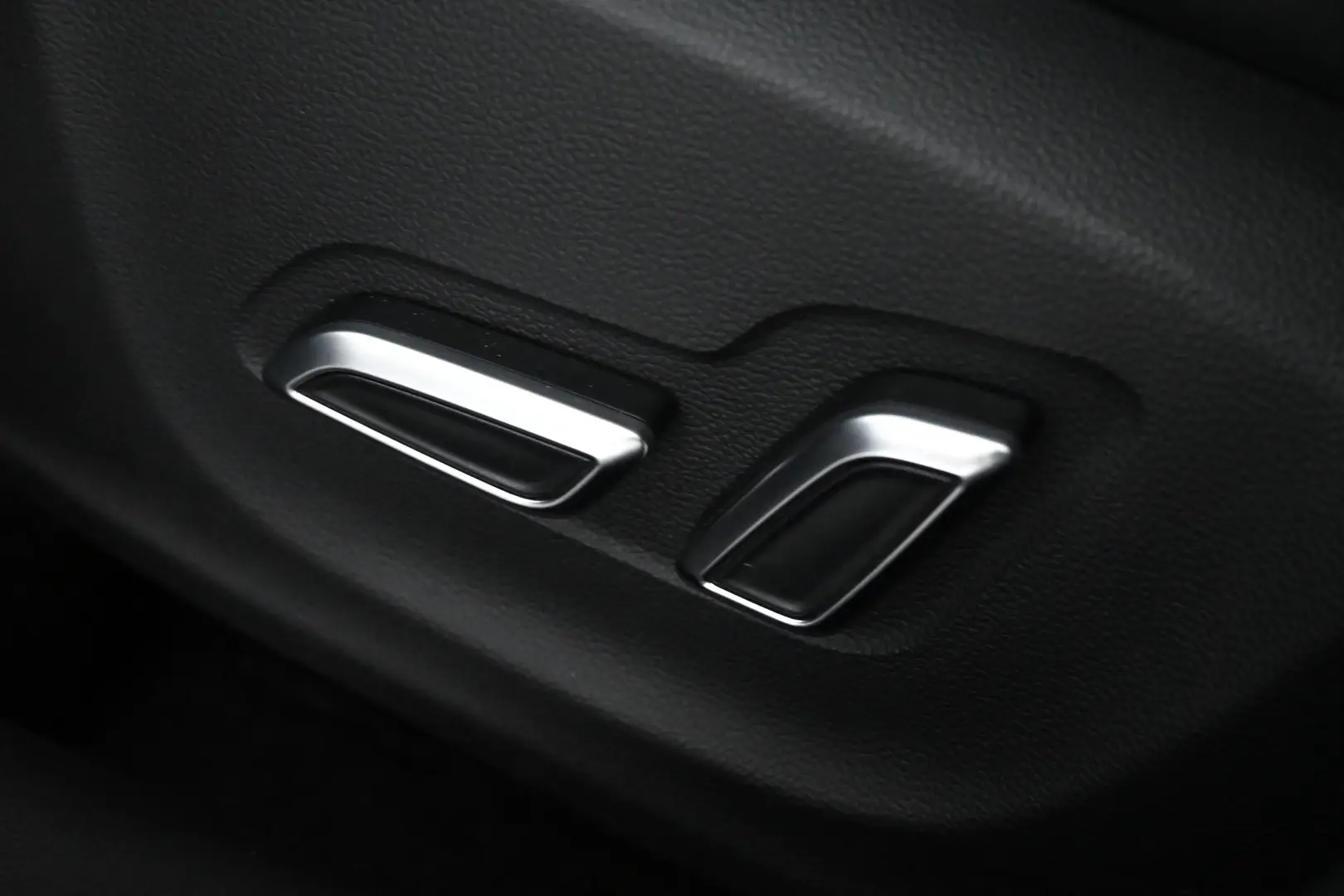 Car Image - 6XBvbu4y2eTy3YmsEFSvm0