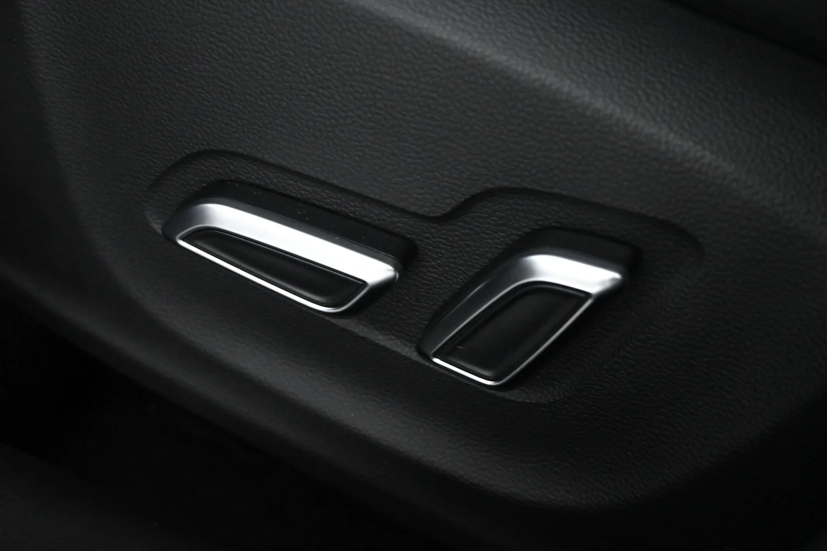 Car Image - 6XBvbu4y2eTy3YmsEFSvm0
