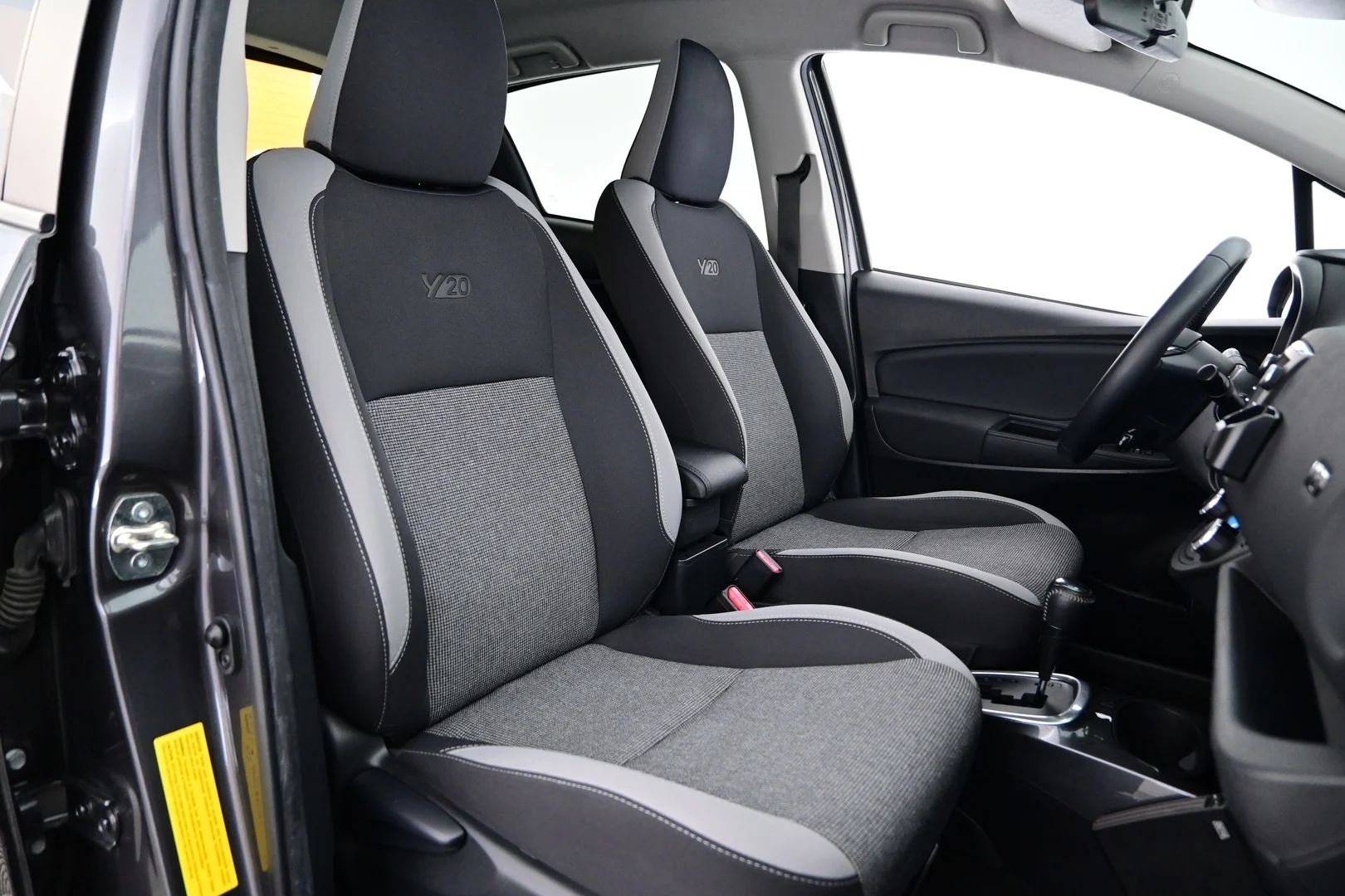 Car Image - 2Co01c4Ca75FxBPcv3a5yd
