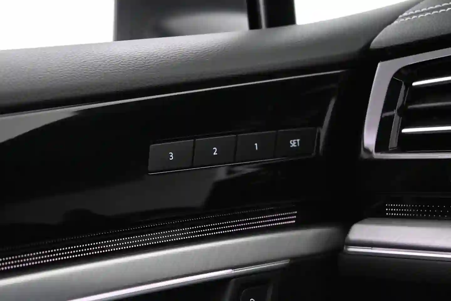 Car Image - 34GHuz6izc45g62k3u0Gqs