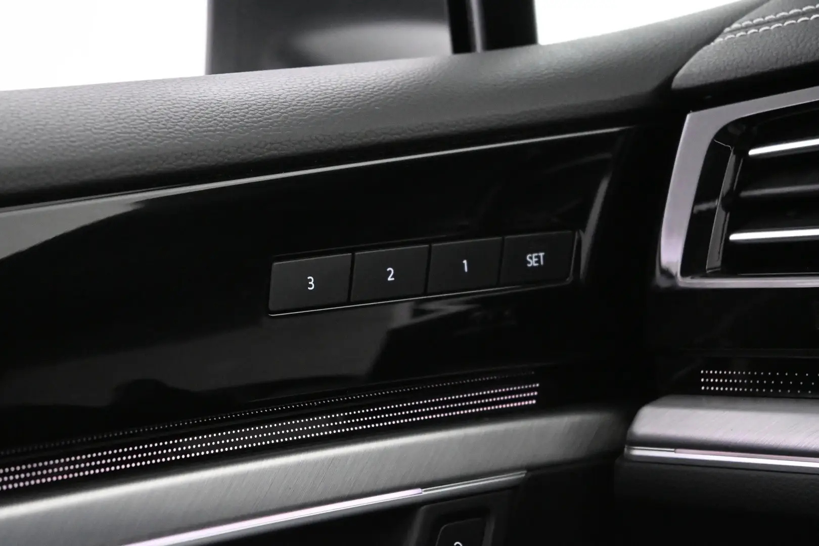 Car Image - 34GHuz6izc45g62k3u0Gqs
