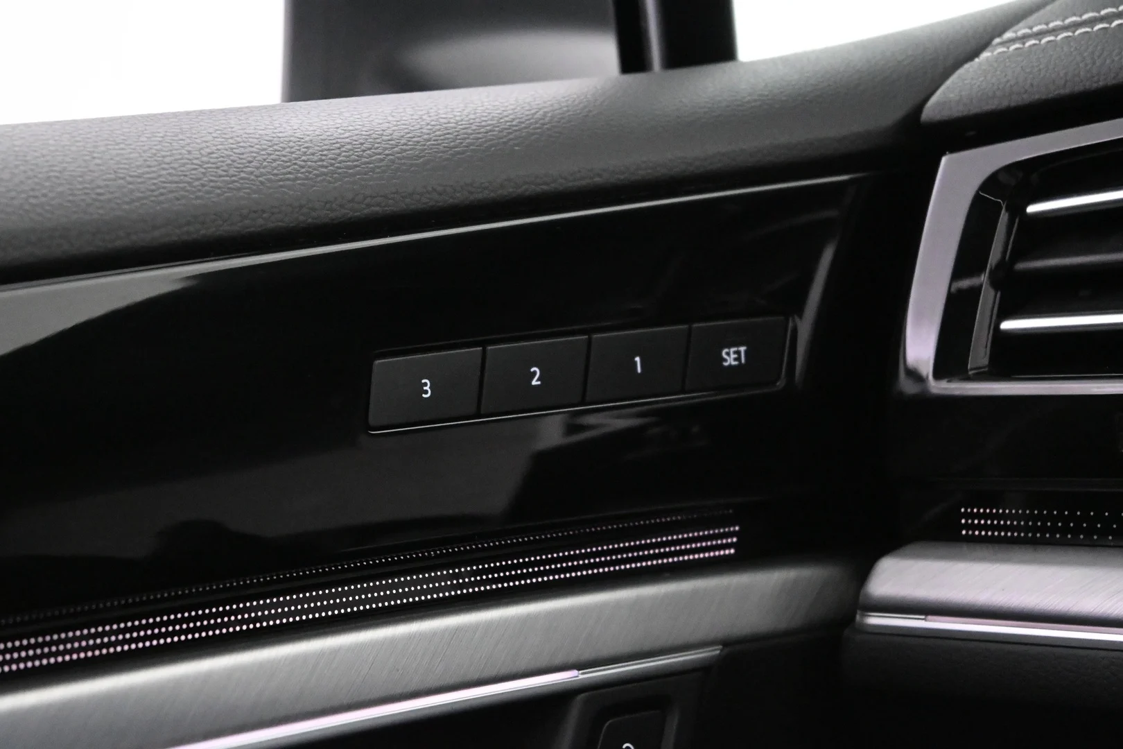 Car Image - 34GHuz6izc45g62k3u0Gqs