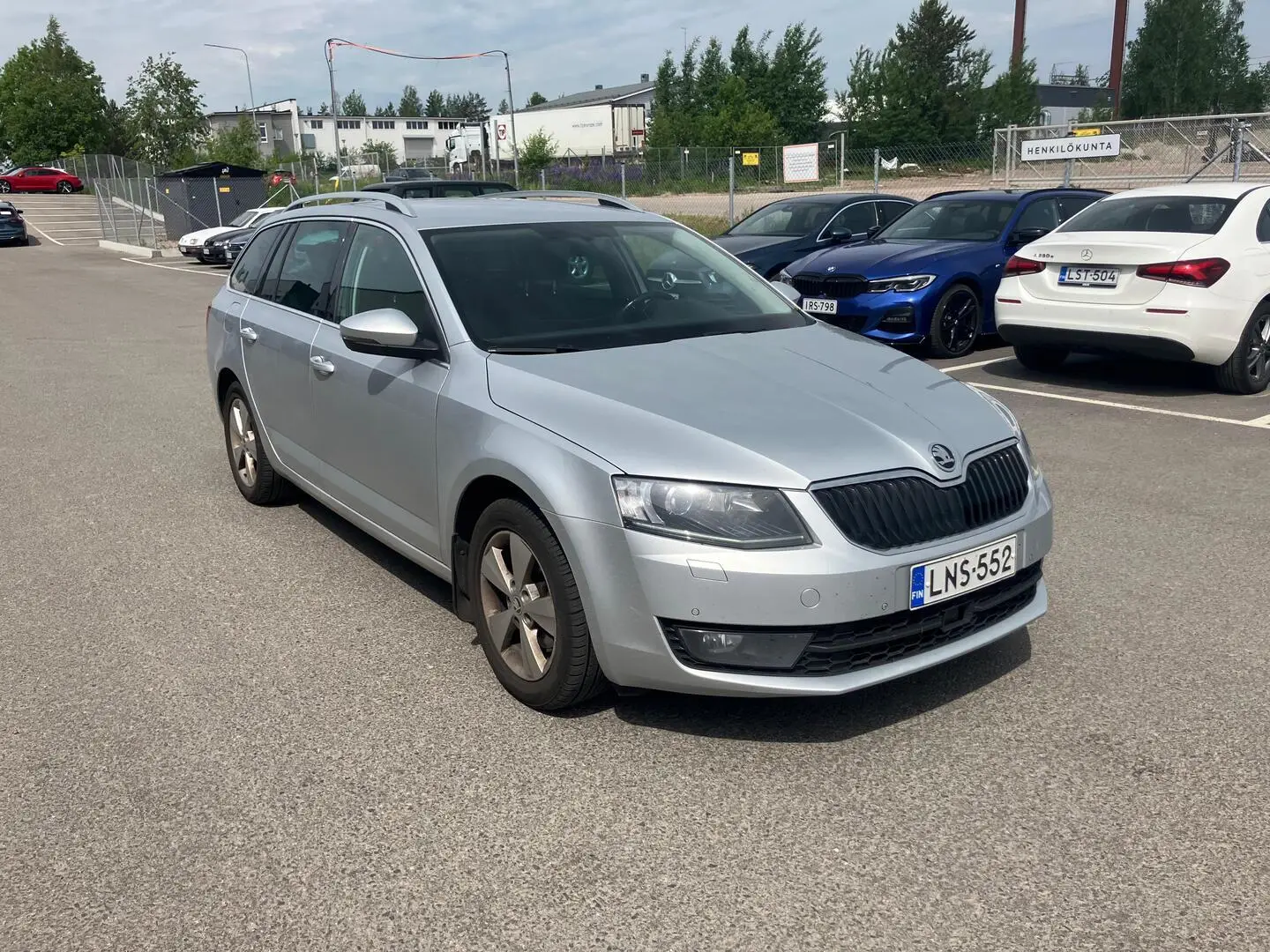 Car Image - 60JczBX9tAaHXWvP8947G3