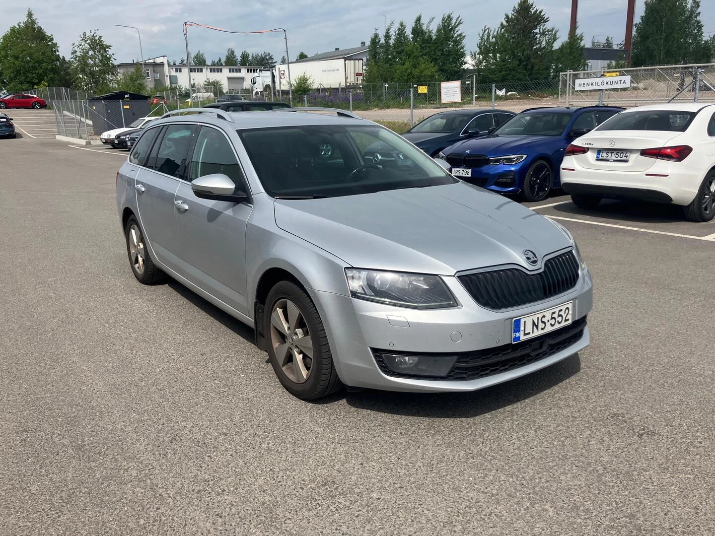Car Image - 60JczBX9tAaHXWvP8947G3