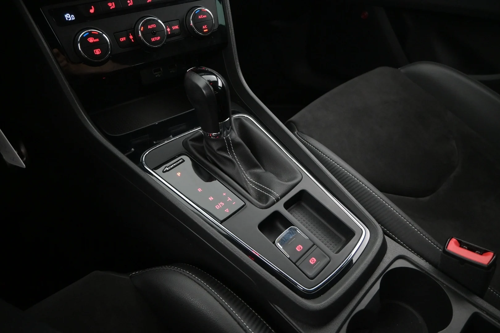 Car Image - 1A2q8cknooMr80zCco6LX3