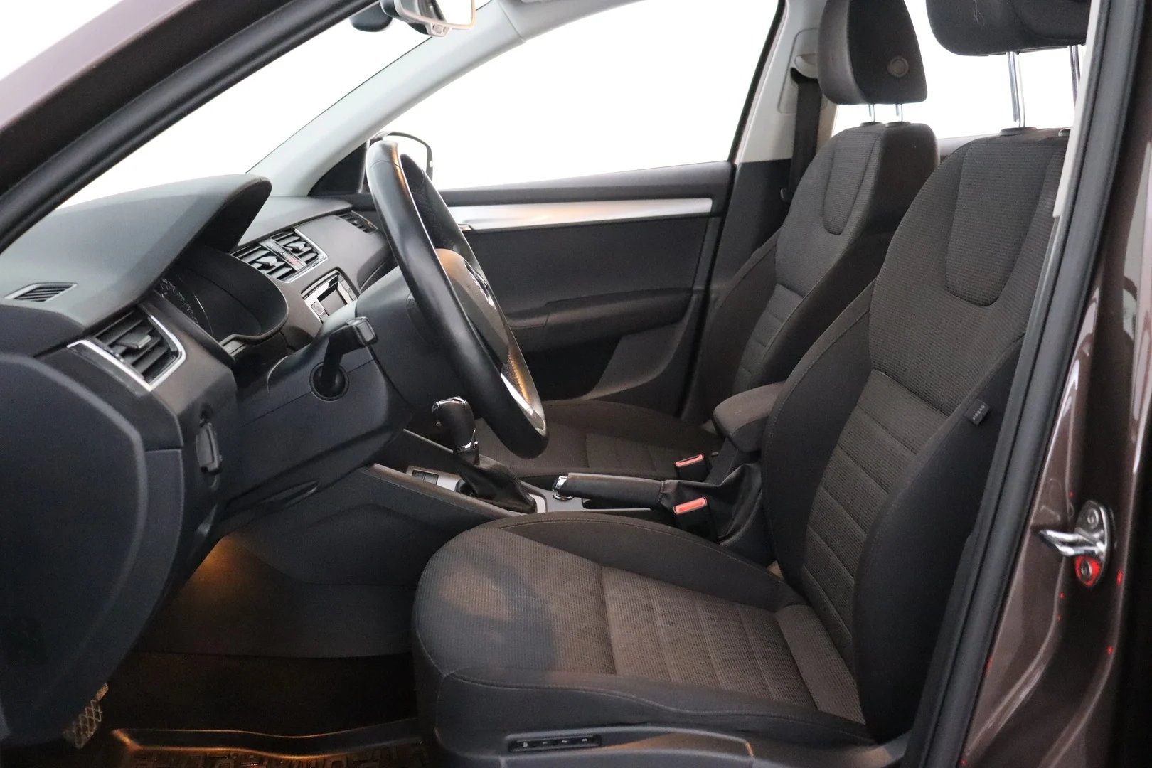 Car Image - 19iayJ62SD4HaOQELJrBDH
