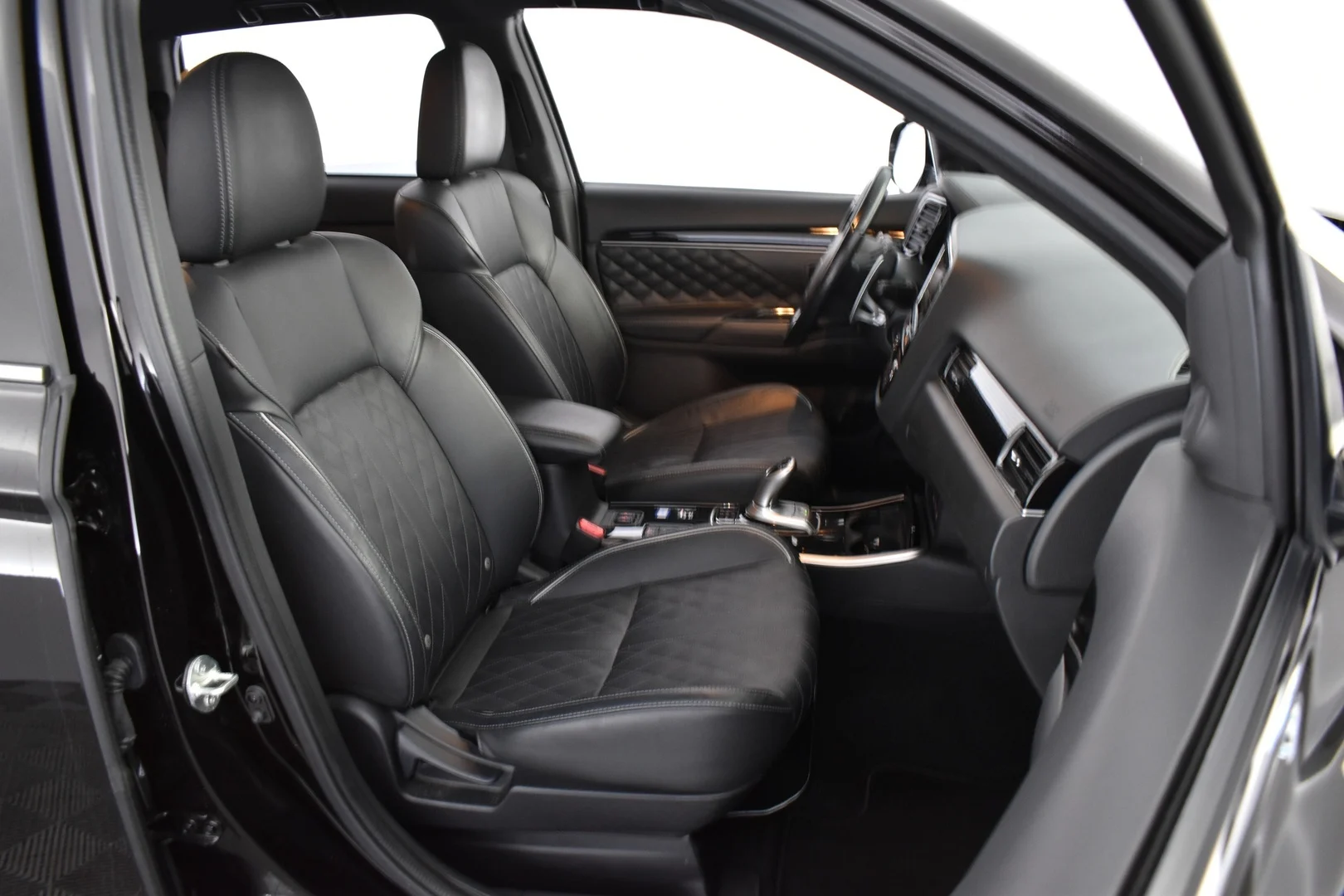 Car Image - 2b1e7xSCNIHoBlCJk9sUAz