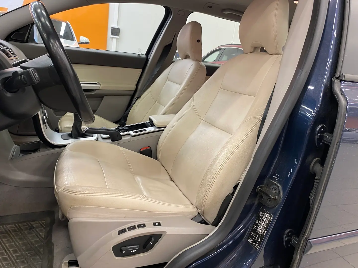 Car Image - 24wjiFk9toW9EjA20yVmJa