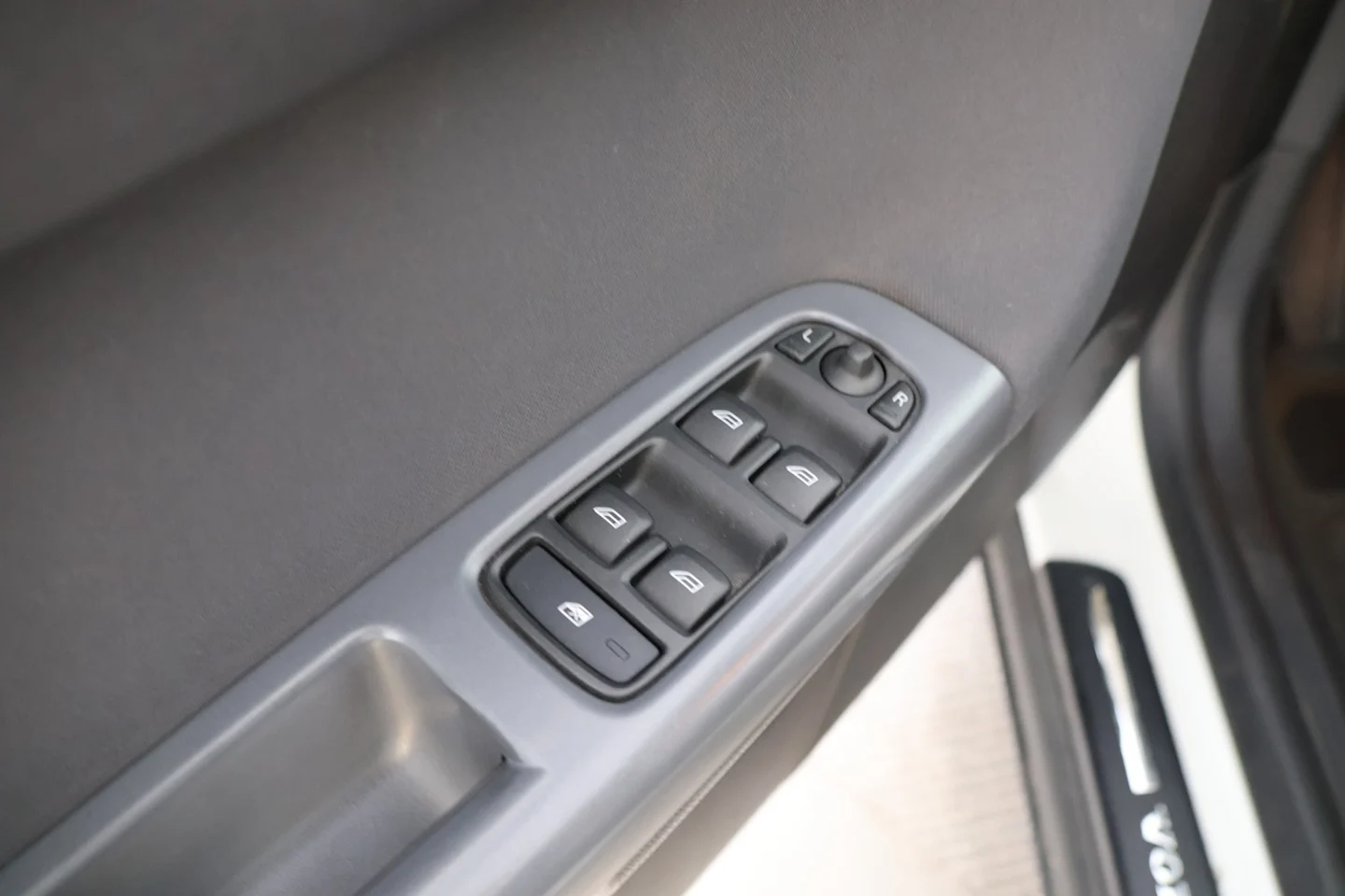 Car Image - 1vNmM4HdGLxh5pw69dmFtN