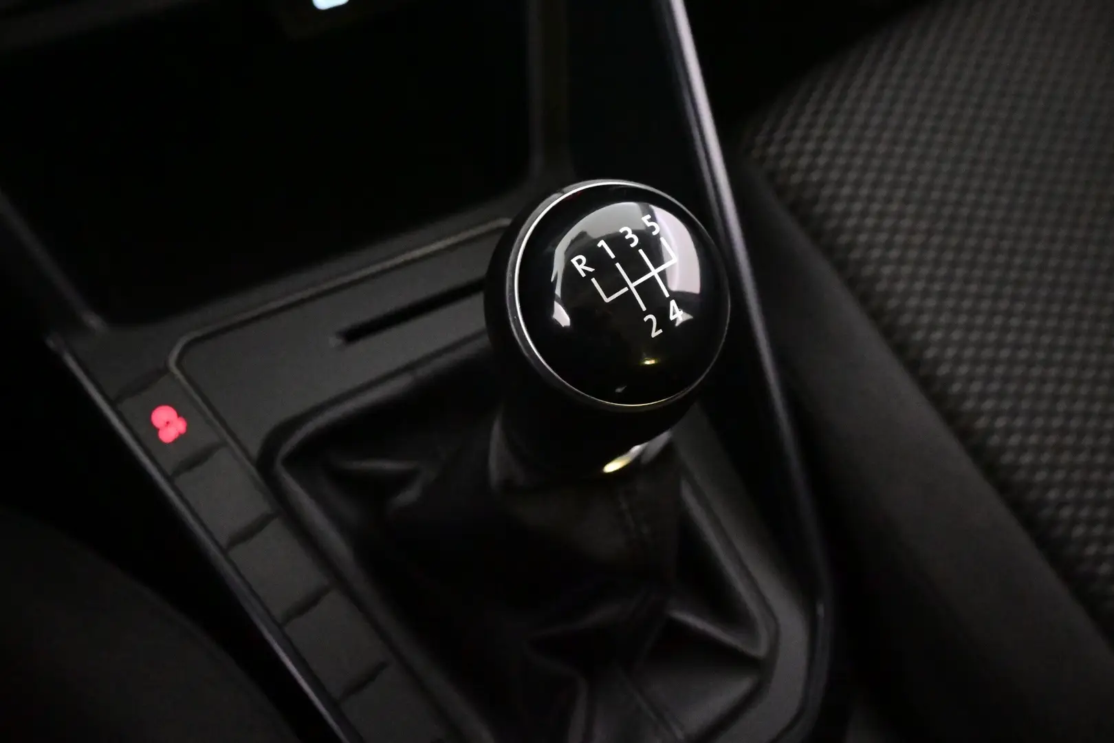 Car Image - 7lINzQMIFpDr0BjvZFV4lR