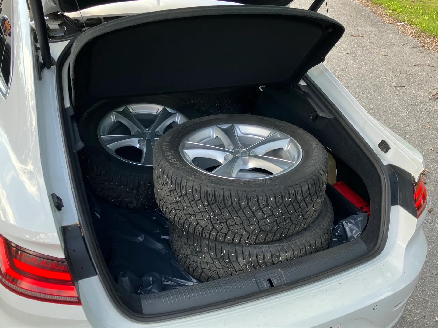 Car Image - 2uSetRmLrhgu4jQWtjDbEV