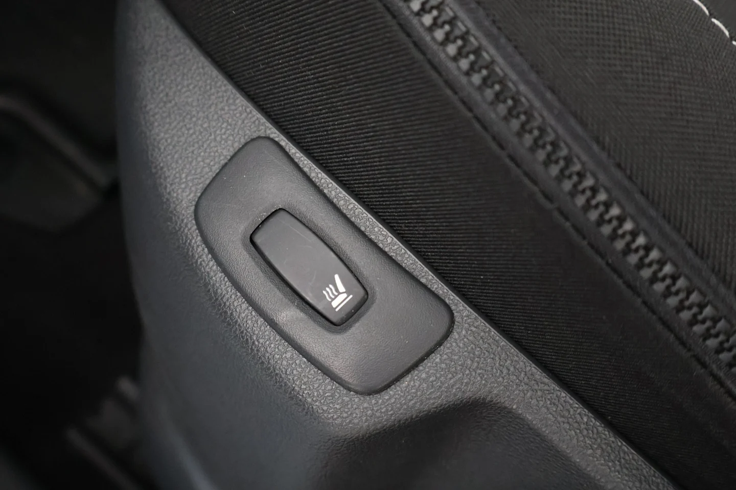 Car Image - 1vskVX4mOLvuYUTHyLaGrK