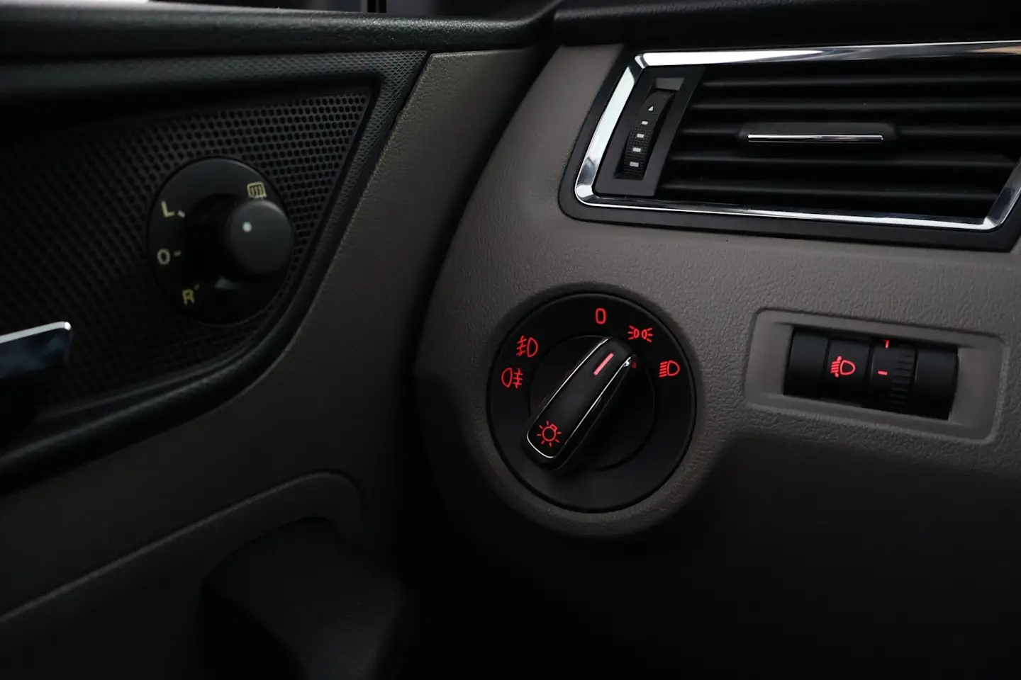 Car Image - 14LJBjdppavA5XptYf4ZUi