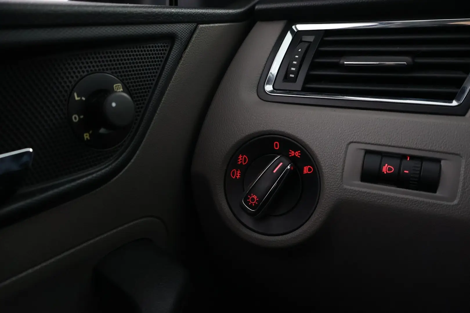 Car Image - 14LJBjdppavA5XptYf4ZUi