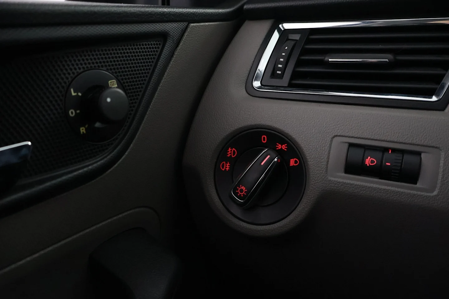 Car Image - 14LJBjdppavA5XptYf4ZUi