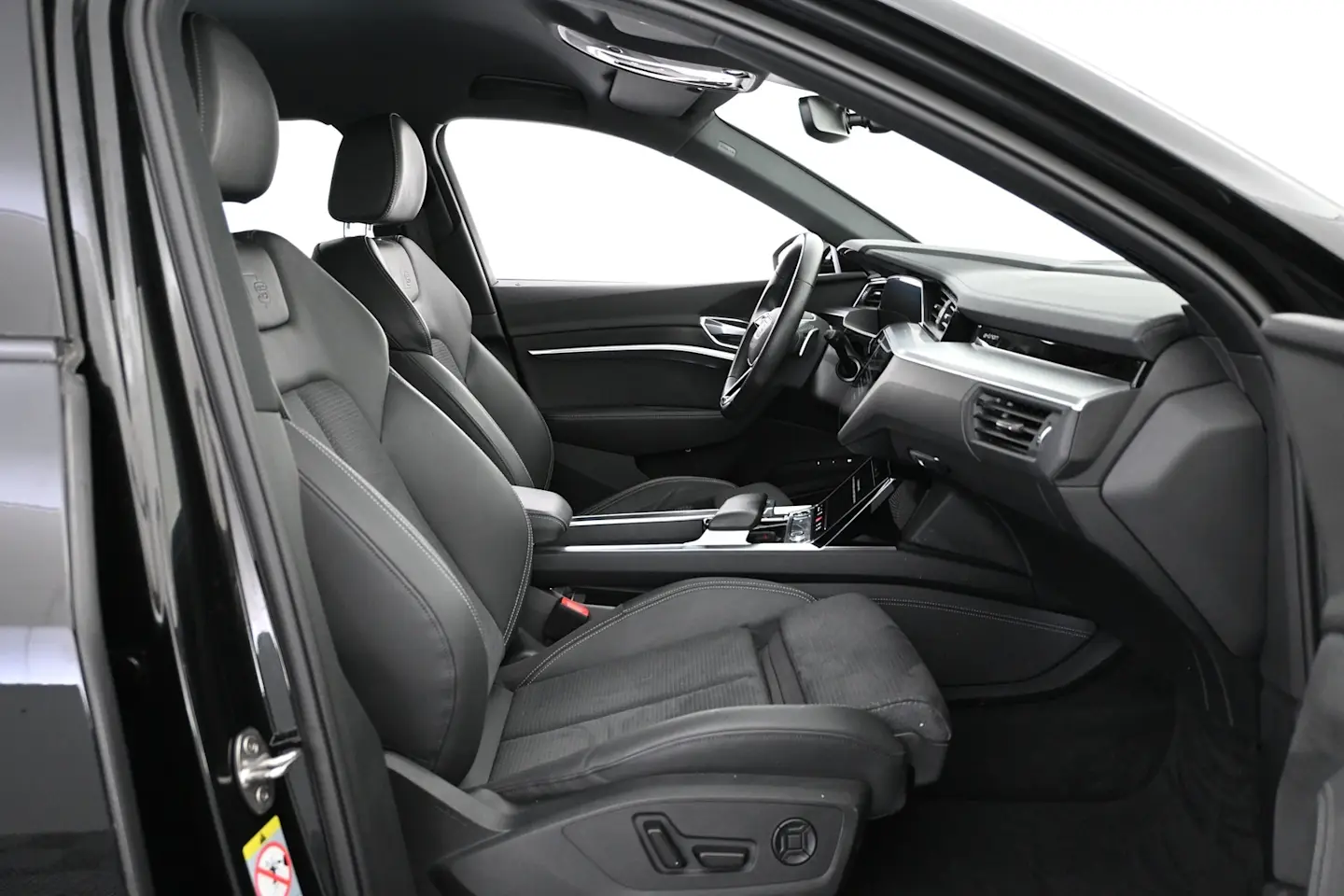 Car Image - 3k2y8c4jgCi7VT7V6WHUvK