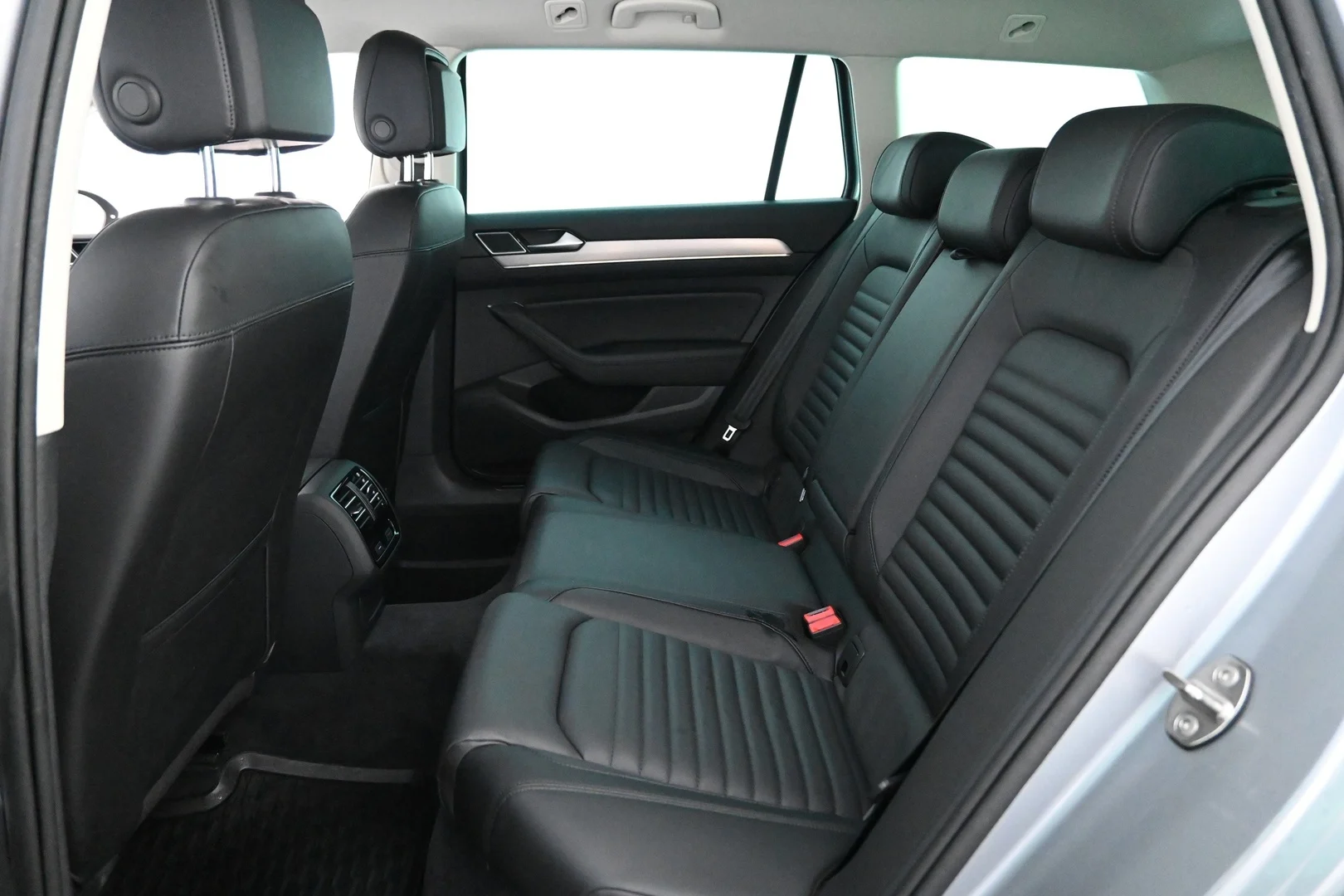 Car Image - Ri4h20Wo10jjigK9ZvtvQ
