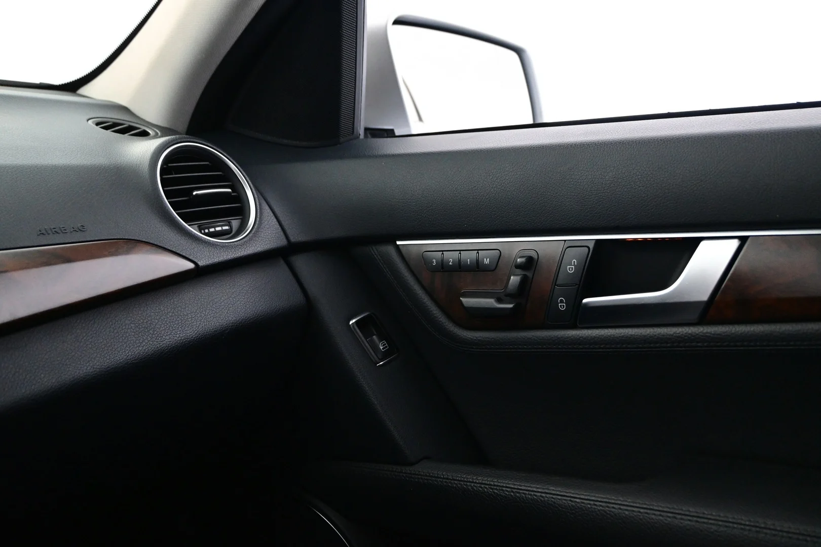 Car Image - 4ZQG9P2fOsITrXa26VBK7J