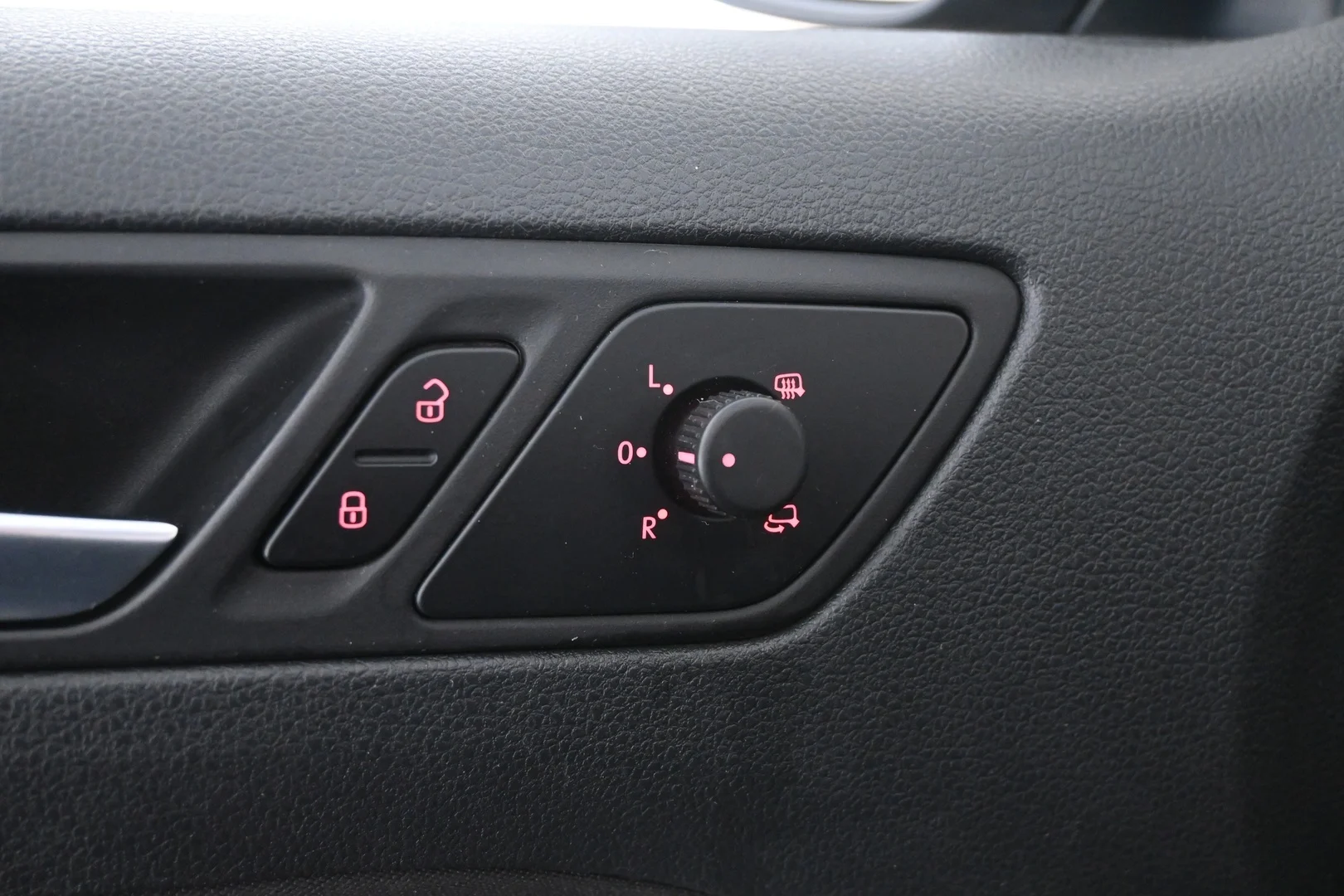 Car Image - 53lsiTqr7sfFz9kvoHIhpb