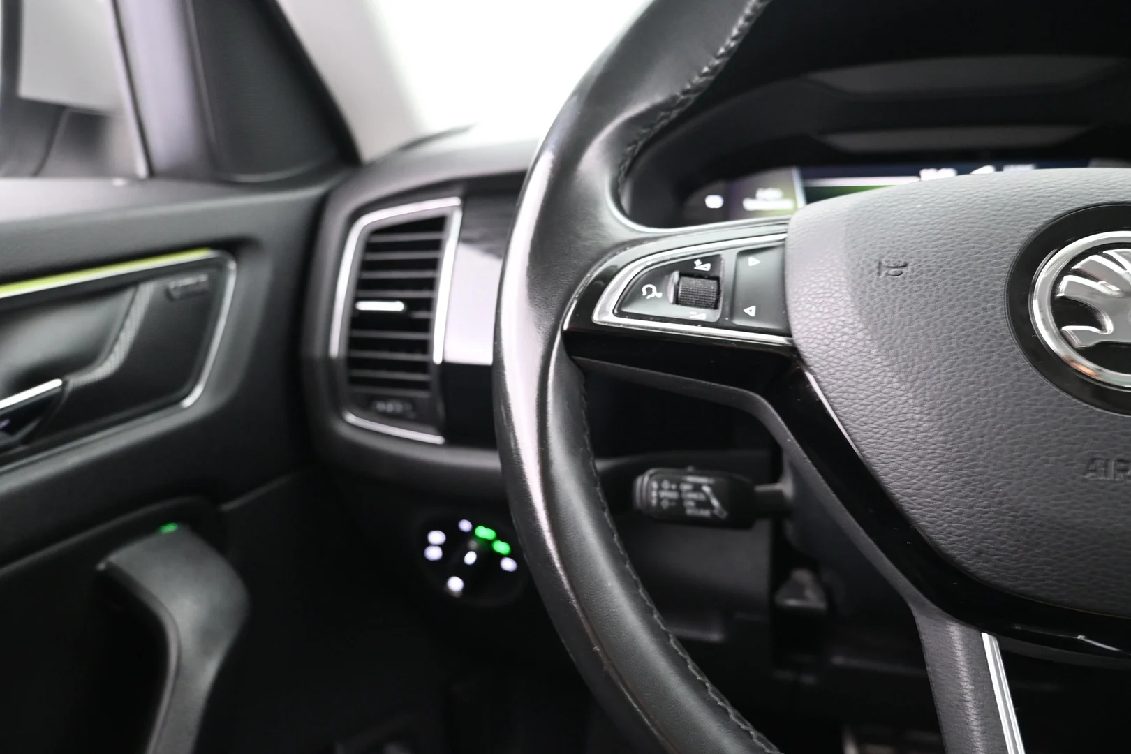 Car Image - 78qsuQZrU1wjsuHtzvtKcH