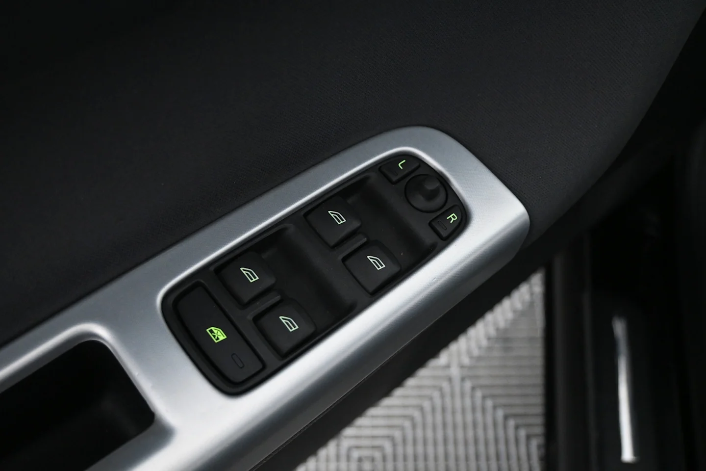 Car Image - 5P8oCN2HwW86aLy512JRRh