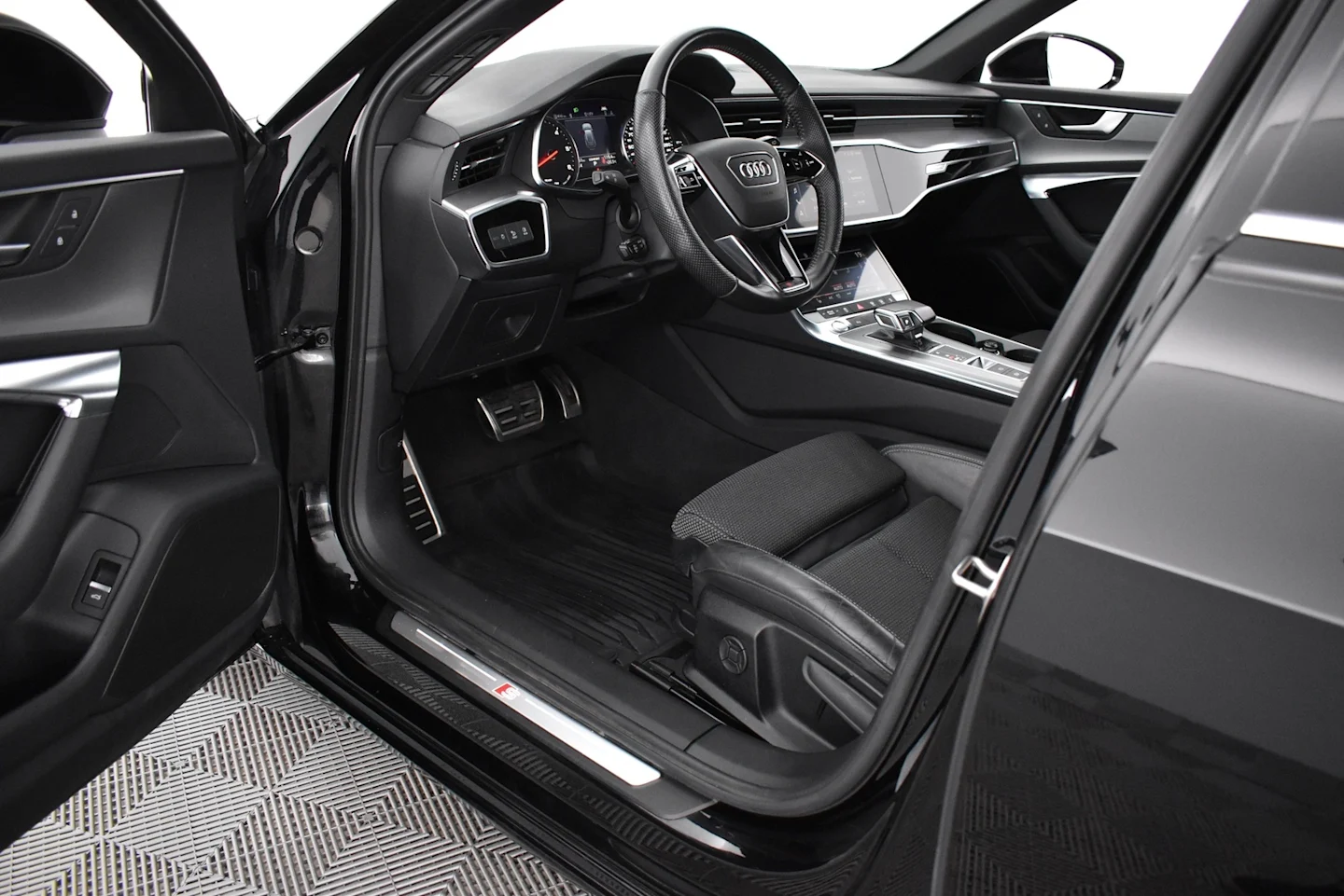 Car Image - 5IulBvw0dADNAPF5GGUc1L