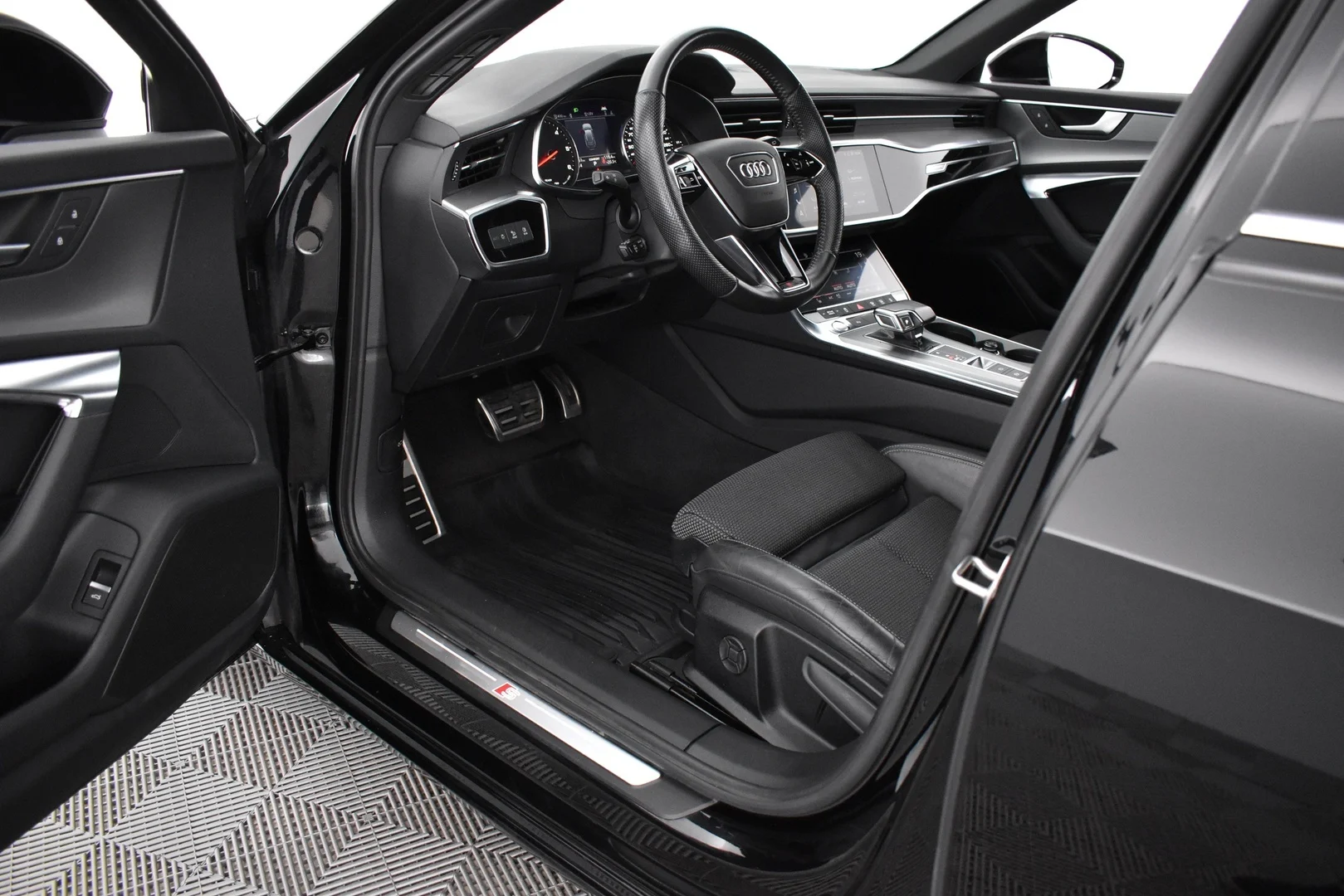 Car Image - 5IulBvw0dADNAPF5GGUc1L