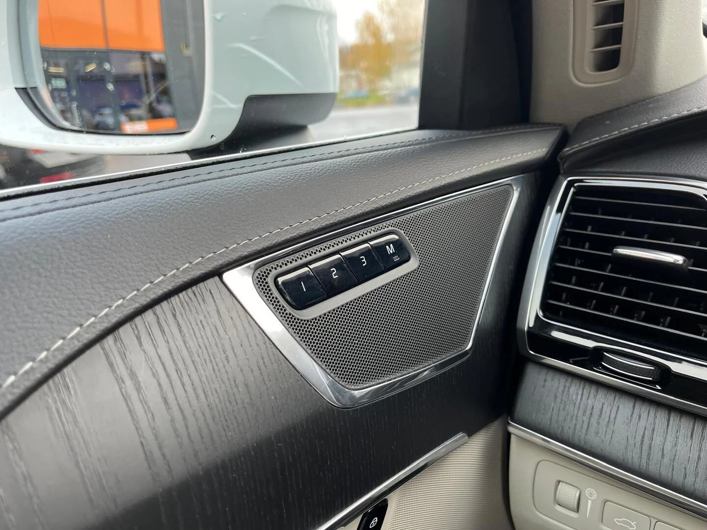 Car Image - 3vetcjlvViz6VYXfFtHl75