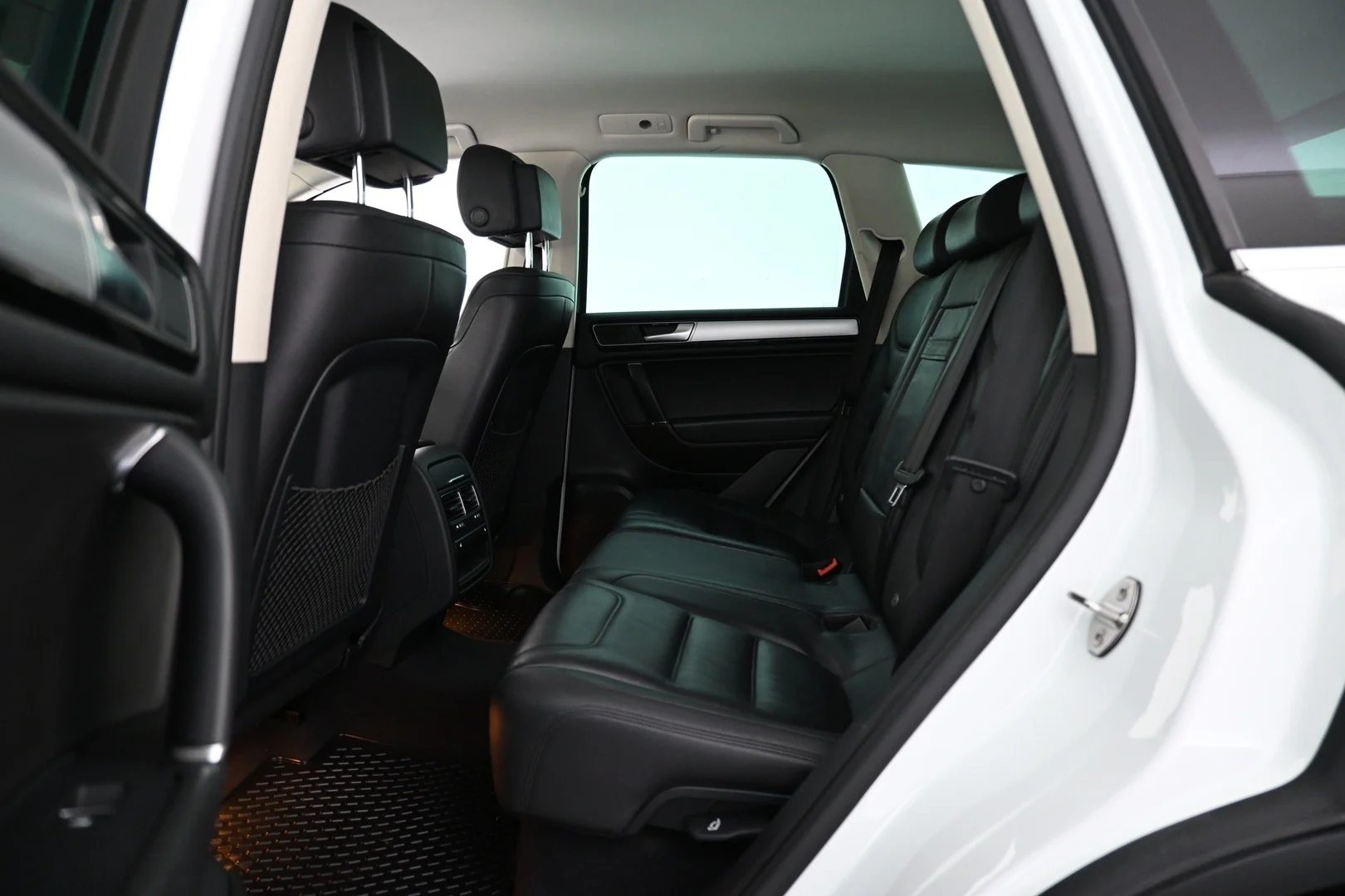 Car Image - FvbSkWF4LG5i8XOD9KfnE