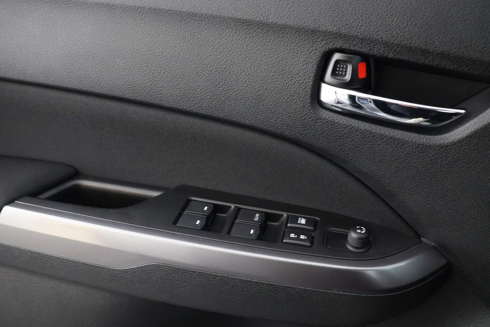 Car Image - 7fU0akzHySbg412IrluBmt