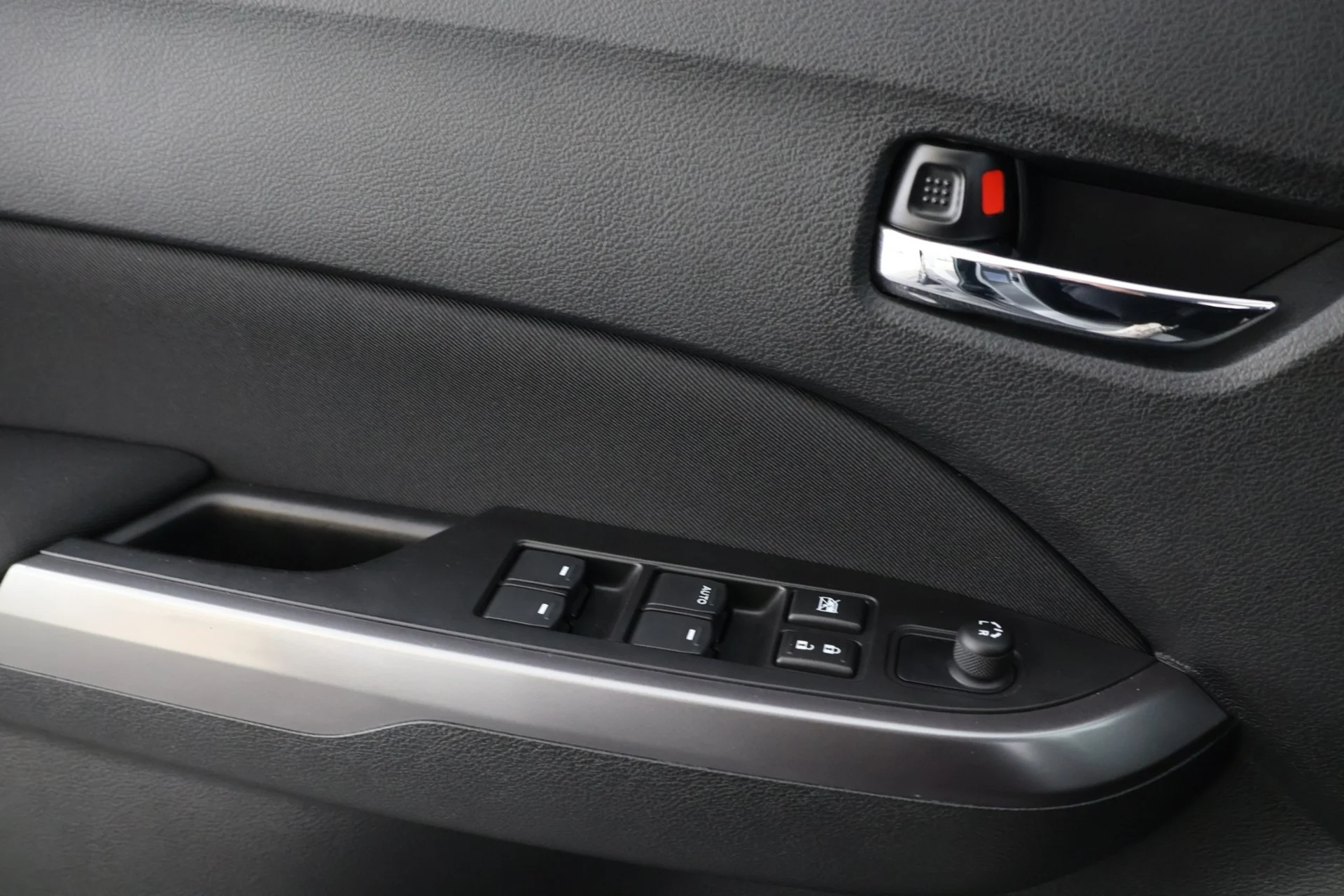 Car Image - 7fU0akzHySbg412IrluBmt