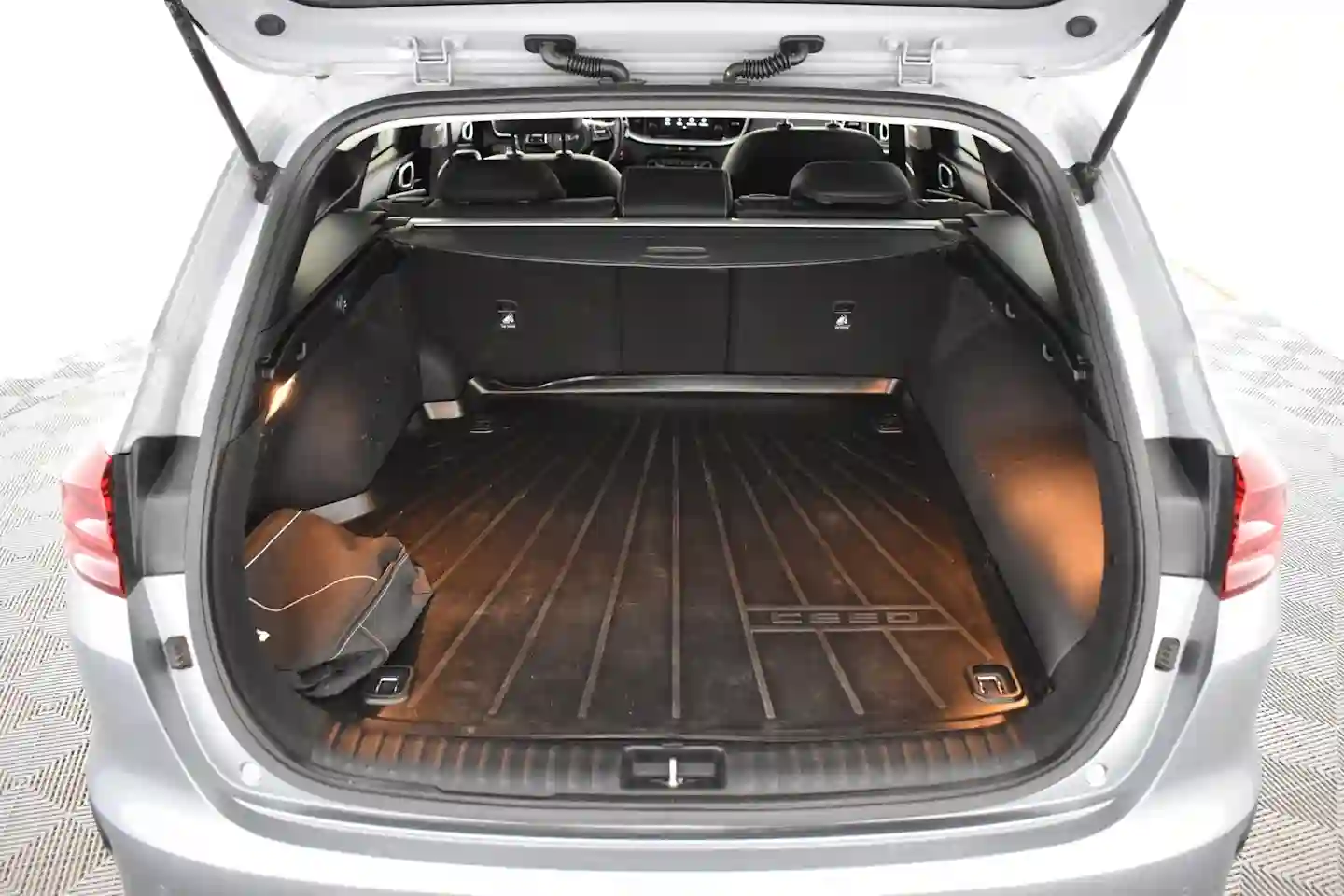 Car Image - 2v2oRc6nPDCYRqmmhJUWo8