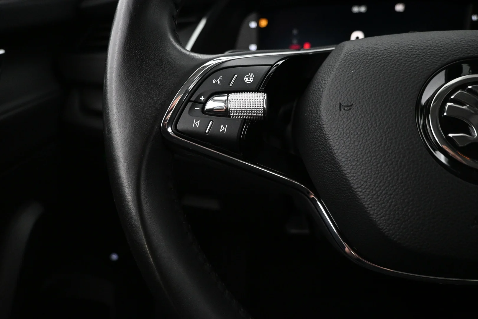 Car Image - 4BZGOxvqYwAVfkIxujPiR6