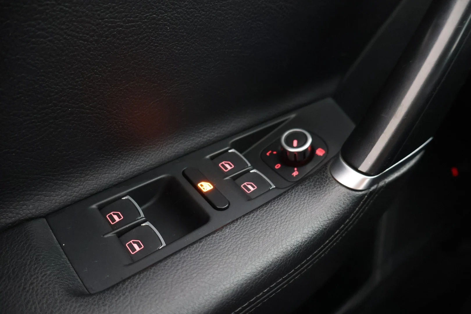 Car Image - 3NnKYC4DM78dYbcJEPJLlU
