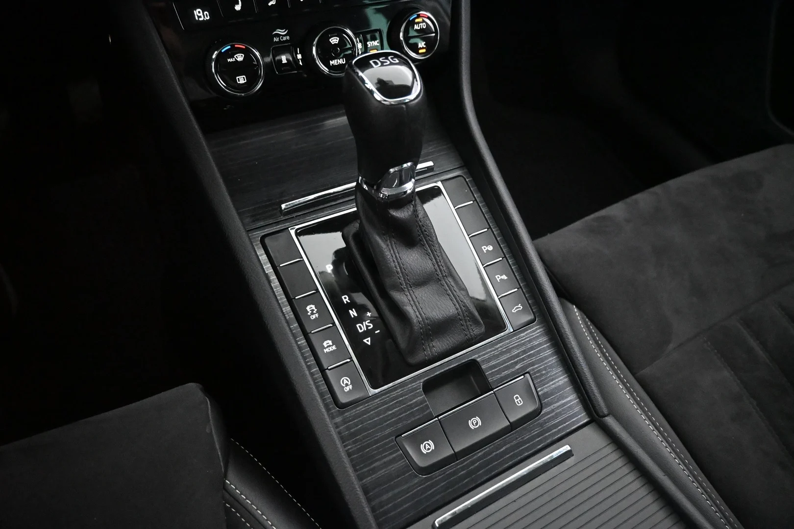 Car Image - 4l6YiS1ywvjkikTaTvpOq8