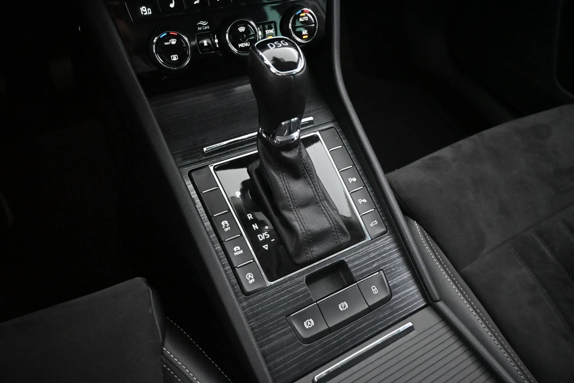 Car Image - 4l6YiS1ywvjkikTaTvpOq8