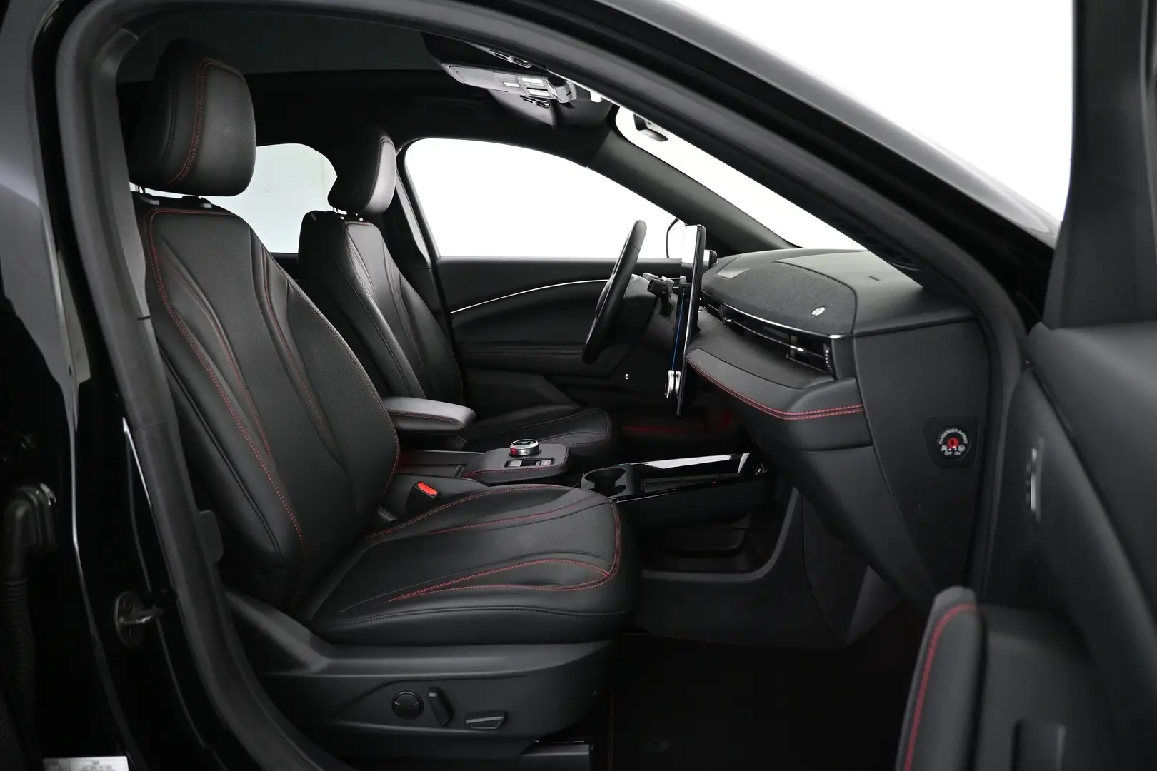 Car Image - 5ZU25Ch1TTxyNCcEBVAnFB