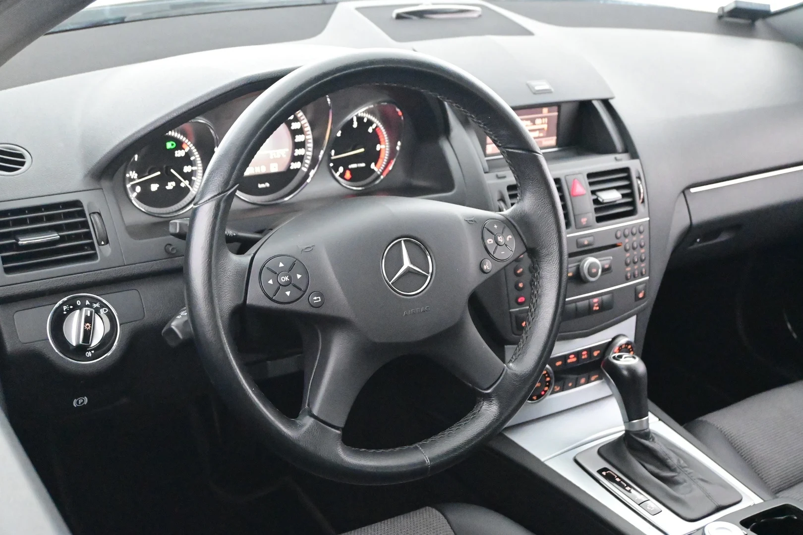 Car Image - 1xL7om33UZkhGvR2Ei6fII
